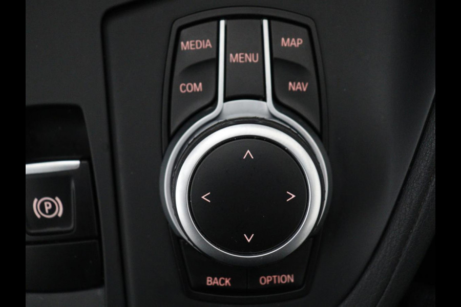 BMW X1 xDrive25e Executive | Leder | Adaptive cruise | Navigatie | 18'' | Full LED | Parkeerhulp | Climate control | Bluetooth | Cruise control | PHEV | Plug In