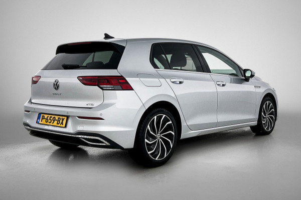 Volkswagen Golf 1.5 eTSI R-Line Business+(Goed OnderH, Stoelmassage, StoelV, Camera, Carplay, Navi, Addapt Cruise, Etc)