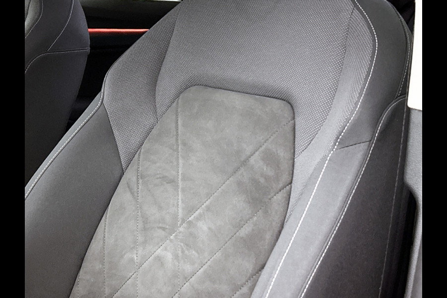 Volkswagen Golf 1.5 eTSI R-Line Business+(Goed OnderH, Stoelmassage, StoelV, Camera, Carplay, Navi, Addapt Cruise, Etc)