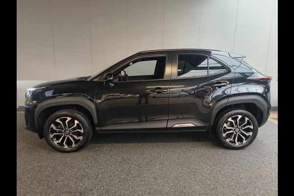 Toyota Yaris Cross 1.5 Hybrid 115 First Edition Rijklaar + fabrieksgarantie Henk Jongen Auto's in Helmond,  al 50 jaar service zoals 't hoort!