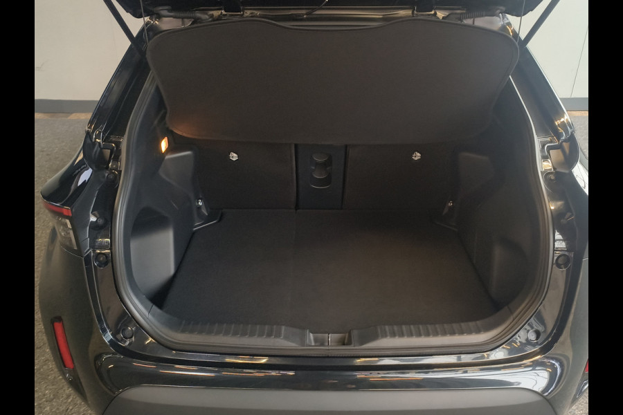 Toyota Yaris Cross 1.5 Hybrid 115 First Edition Rijklaar + fabrieksgarantie Henk Jongen Auto's in Helmond,  al 50 jaar service zoals 't hoort!