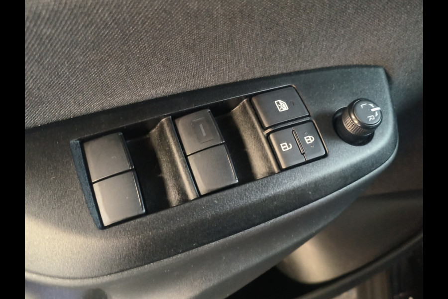 Toyota Yaris Cross 1.5 Hybrid 115 First Edition Rijklaar + fabrieksgarantie Henk Jongen Auto's in Helmond,  al 50 jaar service zoals 't hoort!