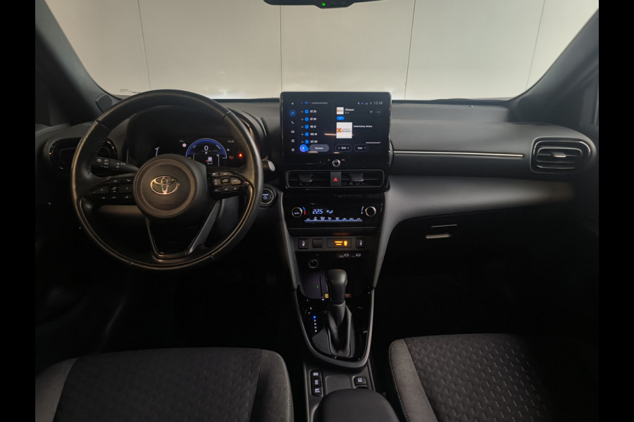 Toyota Yaris Cross 1.5 Hybrid 115 First Edition Rijklaar + fabrieksgarantie Henk Jongen Auto's in Helmond,  al 50 jaar service zoals 't hoort!