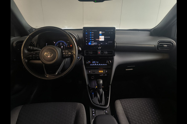 Toyota Yaris Cross 1.5 Hybrid 115 First Edition Rijklaar + fabrieksgarantie Henk Jongen Auto's in Helmond,  al 50 jaar service zoals 't hoort!