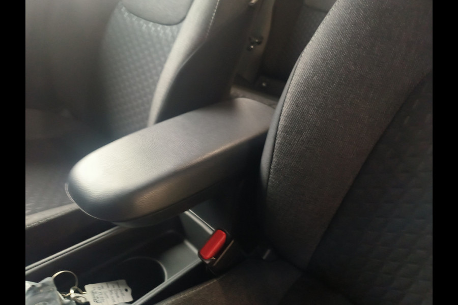 Toyota Yaris Cross 1.5 Hybrid 115 First Edition Rijklaar + fabrieksgarantie Henk Jongen Auto's in Helmond,  al 50 jaar service zoals 't hoort!