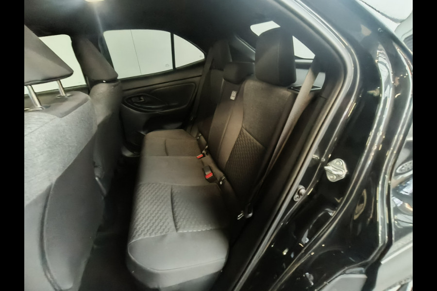 Toyota Yaris Cross 1.5 Hybrid 115 First Edition Rijklaar + fabrieksgarantie Henk Jongen Auto's in Helmond,  al 50 jaar service zoals 't hoort!