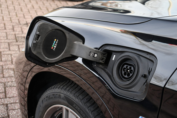 BMW X1 xDrive25e M-Sport Pano El-zetels Camera Carplay El-klep Shadowline