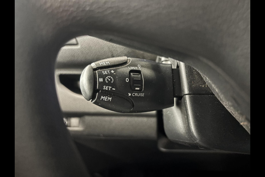 Peugeot Expert 2.0 BlueHDI 180PK Automaat Dubbele Cabine Navigatie Airco Camera Cruise control Parkeersensoren Trekhaak