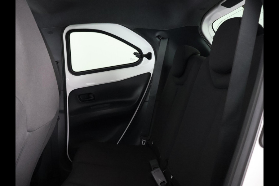 Toyota Aygo X 1.0 VVT-i Play 1e EIG SPECIAL EDITION GARANTIE 10-2034. CARPLAY NAVIGATIE. ADAPTIEVE CRUISE.