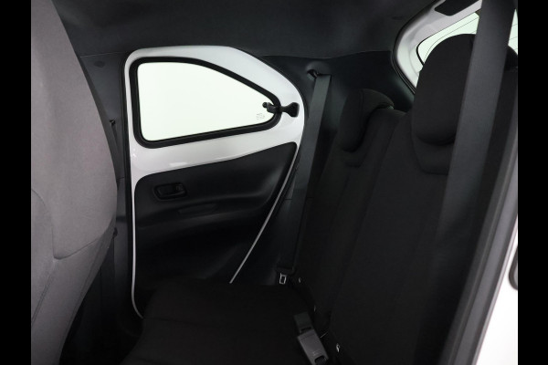 Toyota Aygo X 1.0 VVT-i Play 1e EIG SPECIAL EDITION GARANTIE 10-2034. CARPLAY NAVIGATIE. ADAPTIEVE CRUISE.