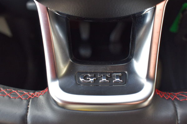 Volkswagen up! 1.0 TSI GTI / Clima / Cruise / Stoelverwarming / 17"LM / PDC / DAB