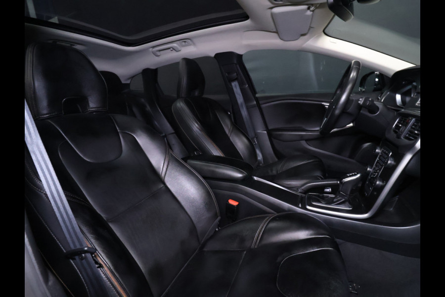 Volvo V40 Cross Country 1.5 T3 Polar+ Luxury [TREKHAAK,HARMAN KARDON, PANORAMADAK, KEYLESS ENTRY, CAMERA, VOL LEDER, STOELVERWARMING, NIEUWSTAAT]