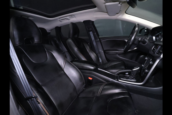 Volvo V40 Cross Country 1.5 T3 Polar+ Luxury [TREKHAAK,HARMAN KARDON, PANORAMADAK, KEYLESS ENTRY, CAMERA, VOL LEDER, STOELVERWARMING, NIEUWSTAAT]