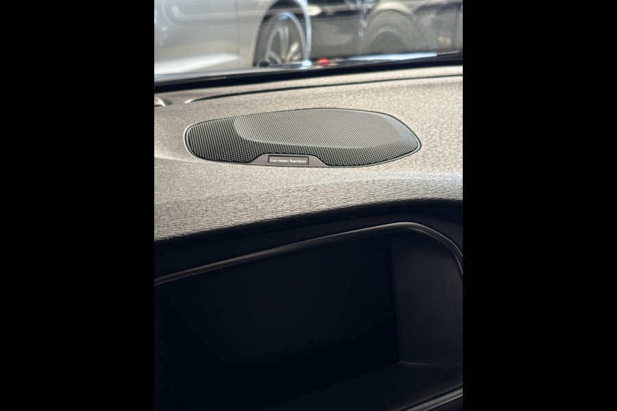 Volvo V40 Cross Country 1.5 T3 Polar+ Luxury [TREKHAAK,HARMAN KARDON, PANORAMADAK, KEYLESS ENTRY, CAMERA, VOL LEDER, STOELVERWARMING, NIEUWSTAAT]