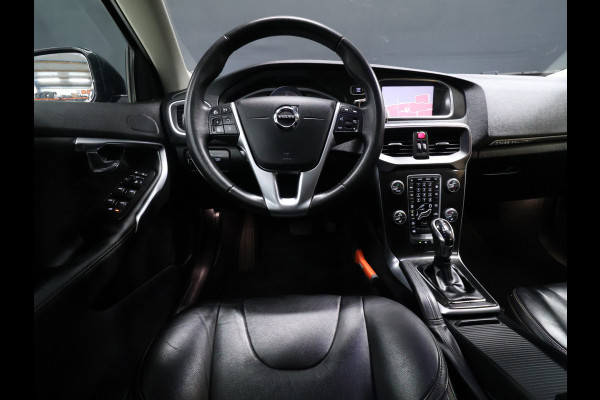 Volvo V40 Cross Country 1.5 T3 Polar+ Luxury [TREKHAAK,HARMAN KARDON, PANORAMADAK, KEYLESS ENTRY, CAMERA, VOL LEDER, STOELVERWARMING, NIEUWSTAAT]