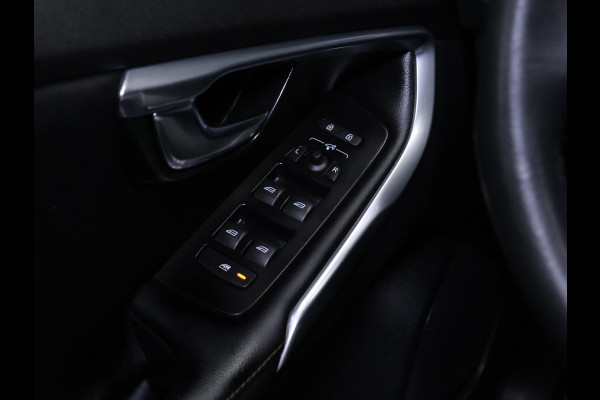 Volvo V40 Cross Country 1.5 T3 Polar+ Luxury [TREKHAAK,HARMAN KARDON, PANORAMADAK, KEYLESS ENTRY, CAMERA, VOL LEDER, STOELVERWARMING, NIEUWSTAAT]