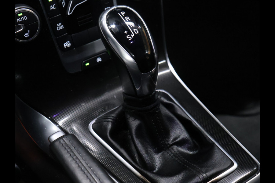 Volvo V40 Cross Country 1.5 T3 Polar+ Luxury [TREKHAAK,HARMAN KARDON, PANORAMADAK, KEYLESS ENTRY, CAMERA, VOL LEDER, STOELVERWARMING, NIEUWSTAAT]