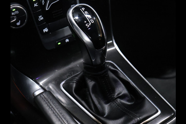 Volvo V40 Cross Country 1.5 T3 Polar+ Luxury [TREKHAAK,HARMAN KARDON, PANORAMADAK, KEYLESS ENTRY, CAMERA, VOL LEDER, STOELVERWARMING, NIEUWSTAAT]