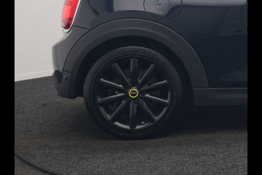 MINI Mini Electric Yours 33 kWh 184pk | Panodak | Head Up | Harman / Kardon | Camera | Lederen Sportstoelen Verwarmd | Keyless | Apple Carplay | Cruise Control | LED Koplampen | Virtual | Navigatie | DAB |