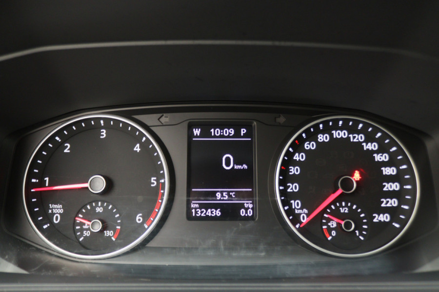 Volkswagen Transporter 2.0 TDI DSG 150 PK Lang Highline 5-Zits, Camera, ACC, LED, Apple Carplay, Verwarmde Voorruit, Trekhaak, 18''