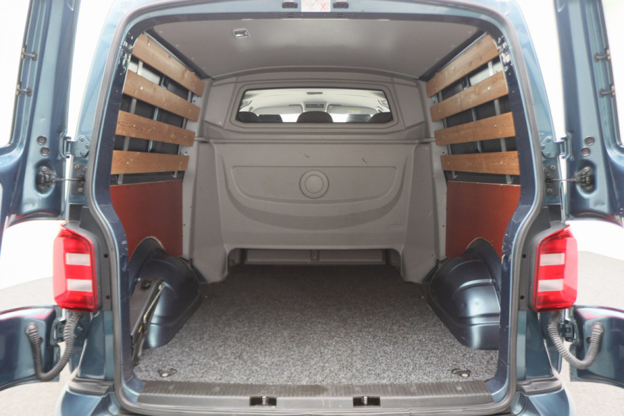 Volkswagen Transporter 2.0 TDI DSG 150 PK Lang Highline 5-Zits, Camera, ACC, LED, Apple Carplay, Verwarmde Voorruit, Trekhaak, 18''