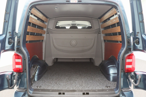 Volkswagen Transporter 2.0 TDI DSG 150 PK Lang Highline 5-Zits, Camera, ACC, LED, Apple Carplay, Verwarmde Voorruit, Trekhaak, 18''