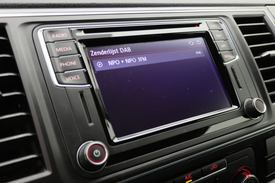 Volkswagen Transporter 2.0 TDI DSG 150 PK Lang Highline 5-Zits, Camera, ACC, LED, Apple Carplay, Verwarmde Voorruit, Trekhaak, 18''