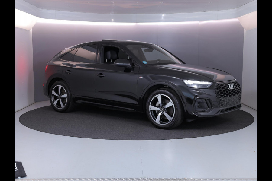Audi Q5 Sportback 55 TFSI e S edition Competition 367 pk S-tronic | Verlengde garantie | Navigatie | Panoramadak | Parkeersensoren (Park assist) | Rondomzicht camera | Lederen bekleding | S-Line |