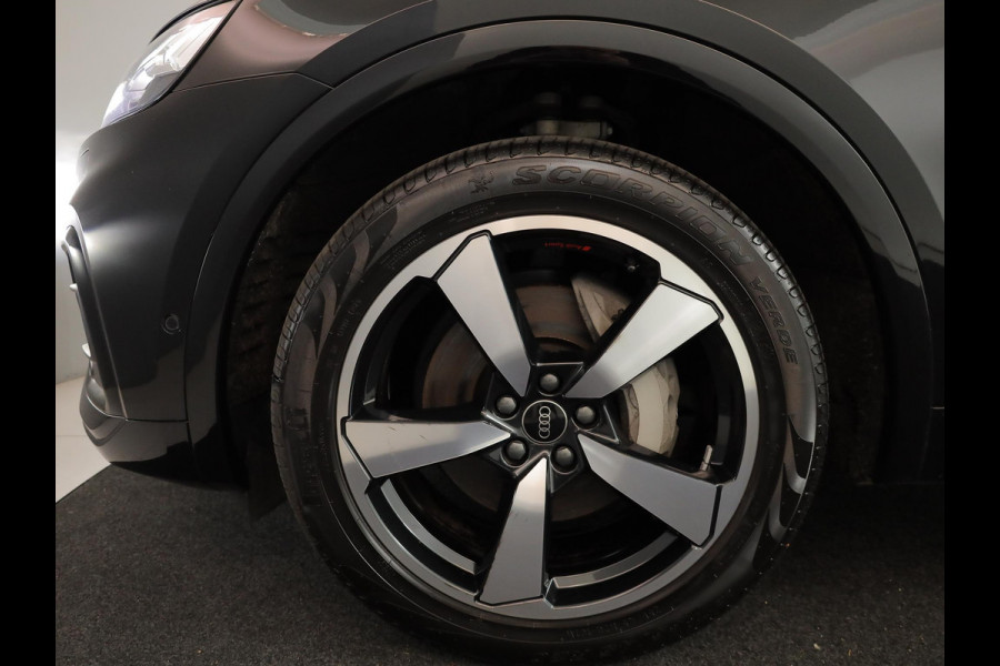 Audi Q5 Sportback 55 TFSI e S edition Competition 367 pk S-tronic | Verlengde garantie | Navigatie | Panoramadak | Parkeersensoren (Park assist) | Rondomzicht camera | Lederen bekleding | S-Line |