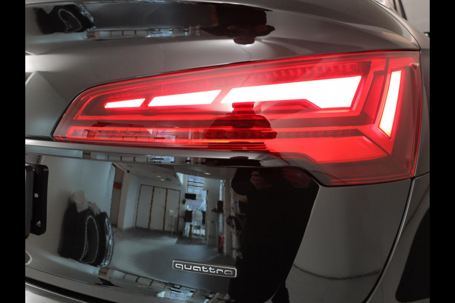 Audi Q5 Sportback 55 TFSI e S edition Competition 367 pk S-tronic | Verlengde garantie | Navigatie | Panoramadak | Parkeersensoren (Park assist) | Rondomzicht camera | Lederen bekleding | S-Line |