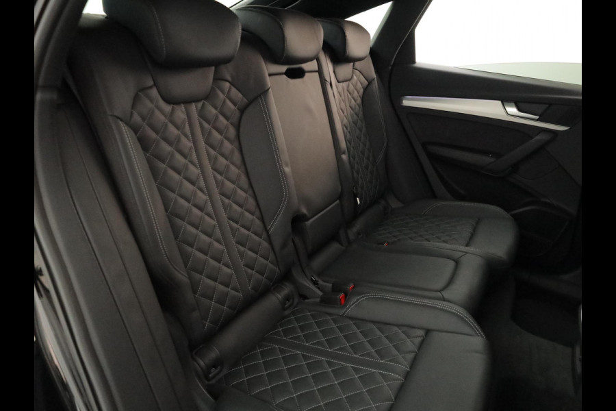 Audi Q5 Sportback 55 TFSI e S edition Competition 367 pk S-tronic | Verlengde garantie | Navigatie | Panoramadak | Parkeersensoren (Park assist) | Rondomzicht camera | Lederen bekleding | S-Line |