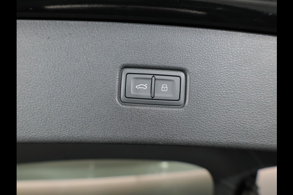 Audi Q5 Sportback 55 TFSI e S edition Competition 367 pk S-tronic | Verlengde garantie | Navigatie | Panoramadak | Parkeersensoren (Park assist) | Rondomzicht camera | Lederen bekleding | S-Line |