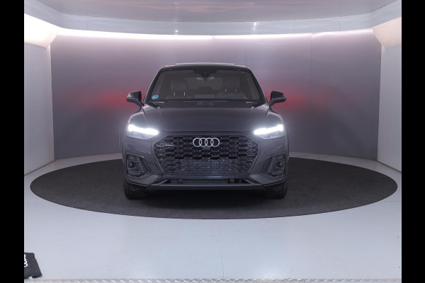 Audi Q5 Sportback 55 TFSI e S edition Competition 367 pk S-tronic | Verlengde garantie | Navigatie | Panoramadak | Parkeersensoren (Park assist) | Rondomzicht camera | Lederen bekleding | S-Line |