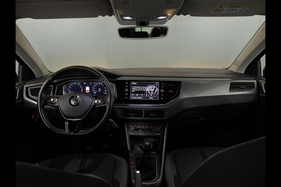 Volkswagen Polo 1.0 TSI Highline Business R 95 pk | Navigatie | Parkeersensoren (Park assist) | Autom. airco | Adaptieve cruise control | Voll. digitaal instrumentenpaneel |