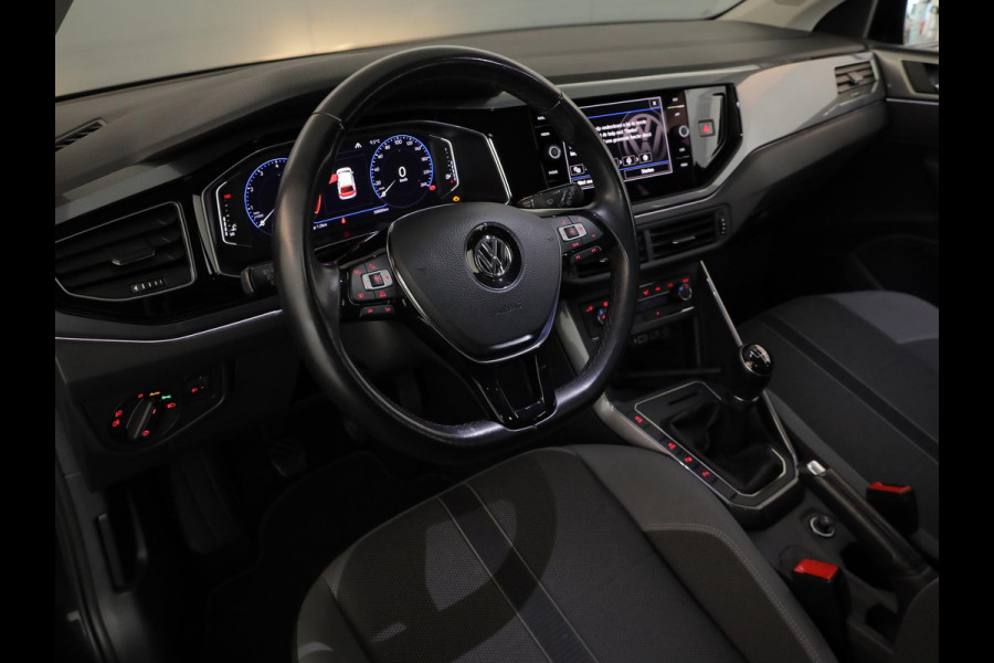 Volkswagen Polo 1.0 TSI Highline Business R 95 pk | Navigatie | Parkeersensoren (Park assist) | Autom. airco | Adaptieve cruise control | Voll. digitaal instrumentenpaneel |