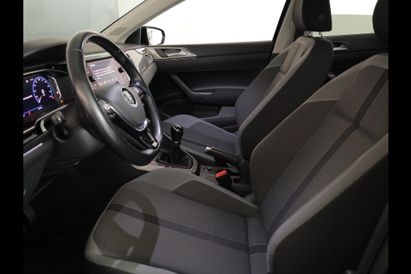 Volkswagen Polo 1.0 TSI Highline Business R 95 pk | Navigatie | Parkeersensoren (Park assist) | Autom. airco | Adaptieve cruise control | Voll. digitaal instrumentenpaneel |