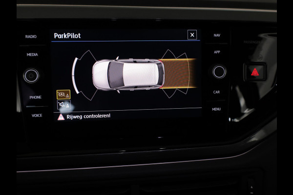 Volkswagen Polo 1.0 TSI Highline Business R 95 pk | Navigatie | Parkeersensoren (Park assist) | Autom. airco | Adaptieve cruise control | Voll. digitaal instrumentenpaneel |