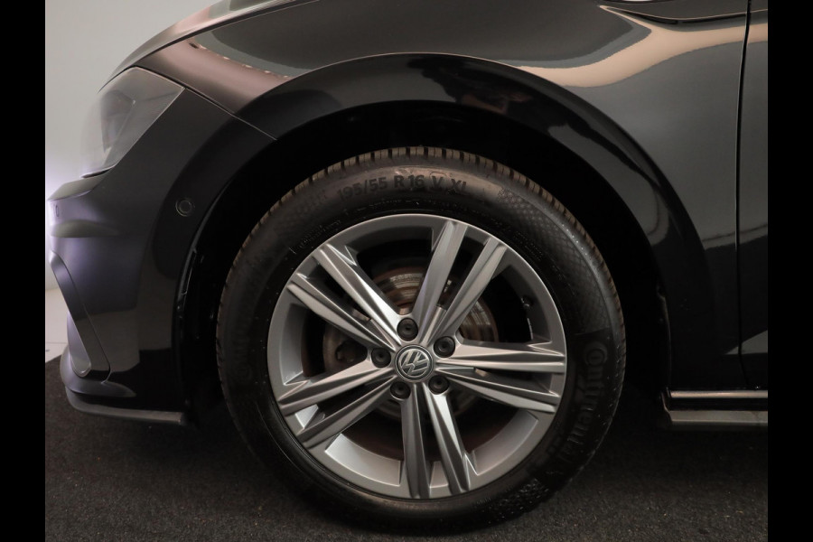 Volkswagen Polo 1.0 TSI Highline Business R 95 pk | Navigatie | Parkeersensoren (Park assist) | Autom. airco | Adaptieve cruise control | Voll. digitaal instrumentenpaneel |