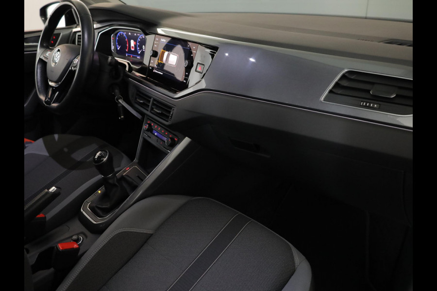 Volkswagen Polo 1.0 TSI Highline Business R 95 pk | Navigatie | Parkeersensoren (Park assist) | Autom. airco | Adaptieve cruise control | Voll. digitaal instrumentenpaneel |