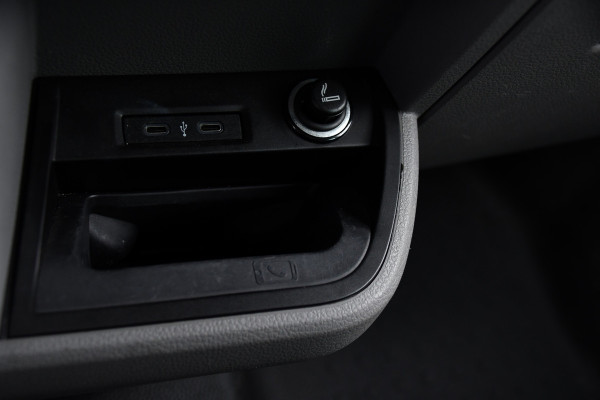 Volkswagen Transporter 2.0 TDI L2H1 30 DC Bulli Virtual, Adaptieve Cruise, Camera, Carplay, LED, Elektrische deur, Standkachel, Stoelverwarming, Trekhaak, Uniek!