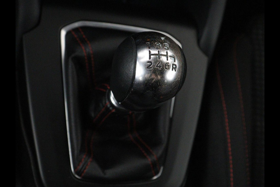 Ford Focus 1.0 EcoBoost ST Line X | Carplay | Camera | Keyless | Full LED | Navigatie | Climate control | Sportstoelen | Parkeerhulp | Bluetooth | Cruise control