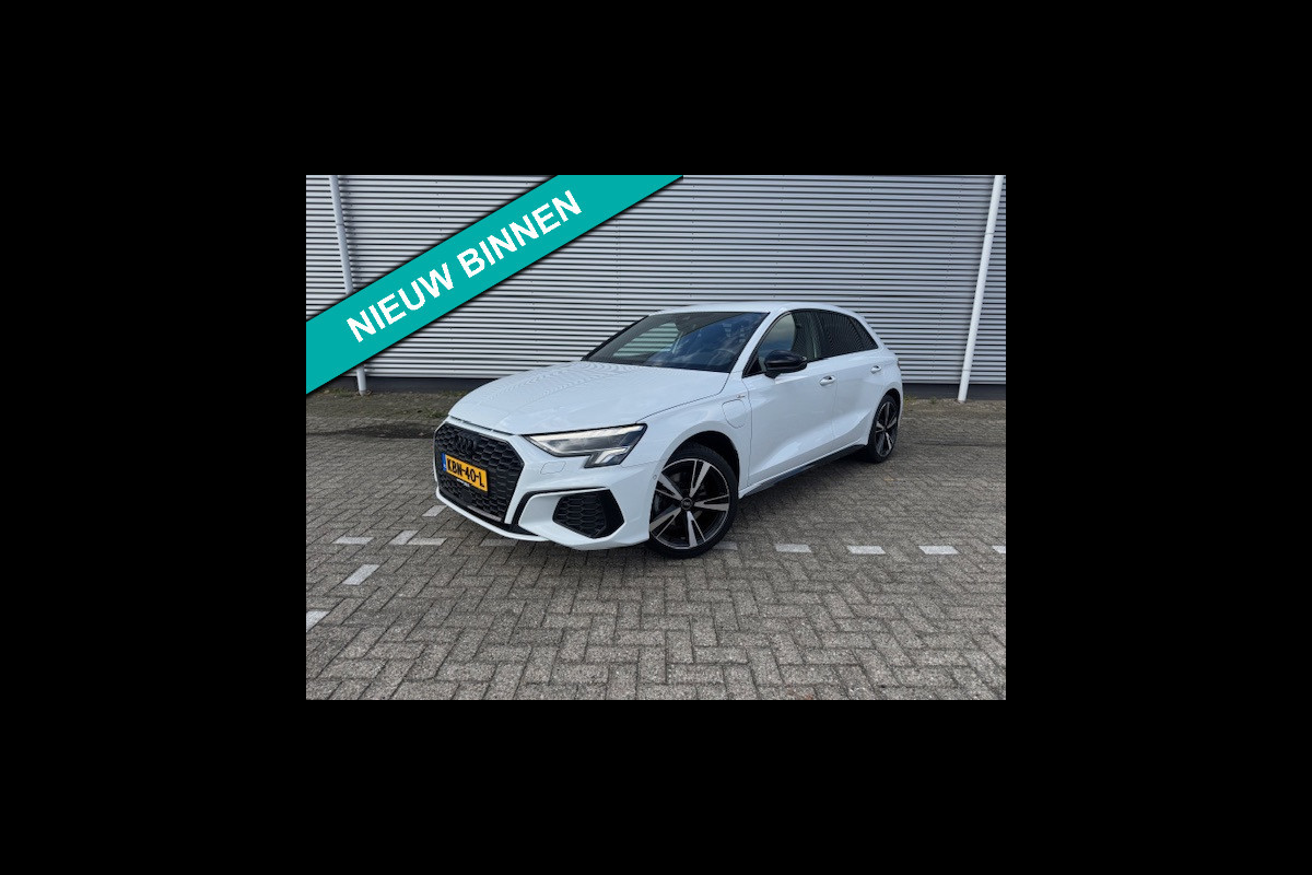 Audi A3 Sportback 40 TFSI e Edition S-line,Leder/Alcantara,Virtueel/Camera,Carplay,Navigatie,Cruisecontrol