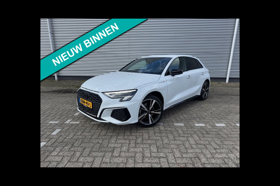 Audi A3 Sportback 40 TFSI e Edition S-line,Leder/Alcantara,Virtueel/Camera,Carplay,Navigatie,Cruisecontrol
