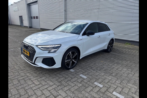 Audi A3 Sportback 40 TFSI e Edition S-line,Leder/Alcantara,Virtueel/Camera,Carplay,Navigatie,Cruisecontrol