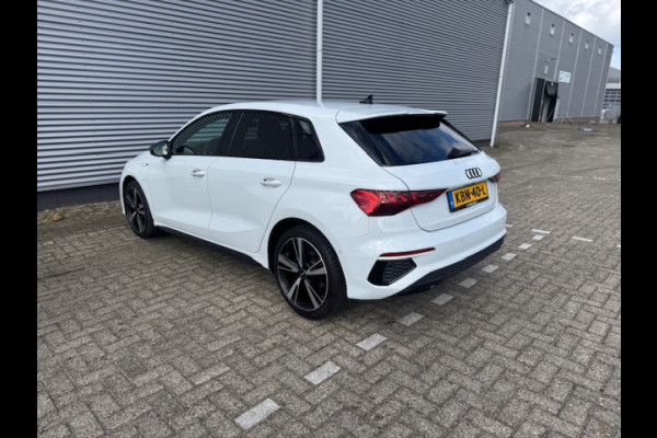Audi A3 Sportback 40 TFSI e Edition S-line,Leder/Alcantara,Virtueel/Camera,Carplay,Navigatie,Cruisecontrol