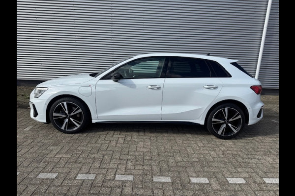 Audi A3 Sportback 40 TFSI e Edition S-line,Leder/Alcantara,Virtueel/Camera,Carplay,Navigatie,Cruisecontrol