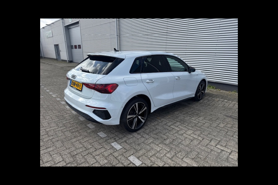 Audi A3 Sportback 40 TFSI e Edition S-line,Leder/Alcantara,Virtueel/Camera,Carplay,Navigatie,Cruisecontrol