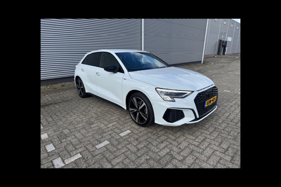 Audi A3 Sportback 40 TFSI e Edition S-line,Leder/Alcantara,Virtueel/Camera,Carplay,Navigatie,Cruisecontrol
