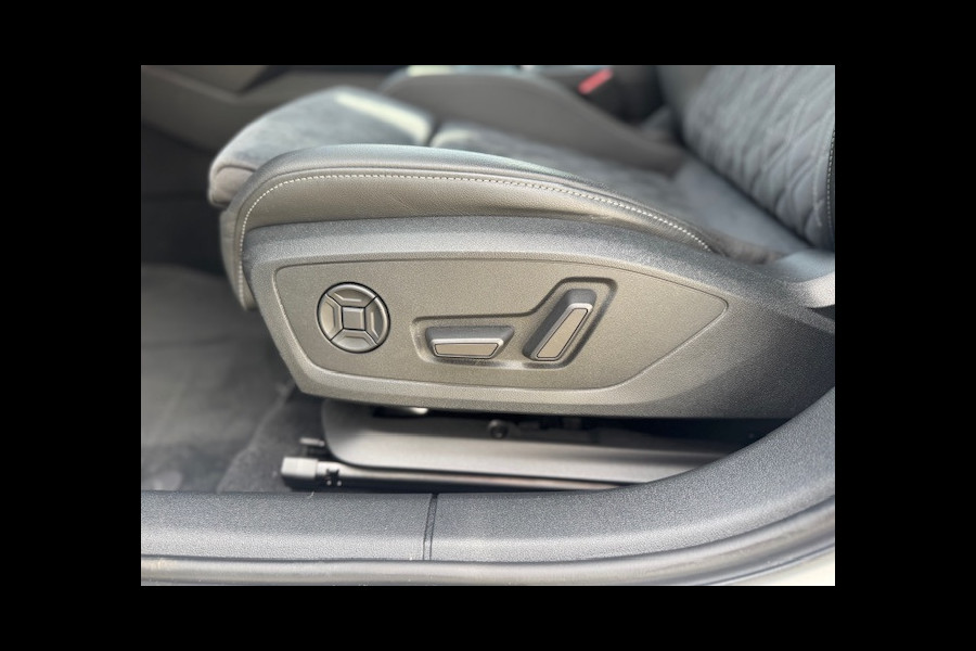 Audi A3 Sportback 40 TFSI e Edition S-line,Leder/Alcantara,Virtueel/Camera,Carplay,Navigatie,Cruisecontrol