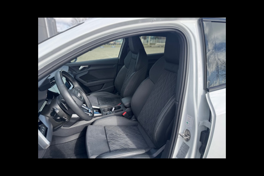 Audi A3 Sportback 40 TFSI e Edition S-line,Leder/Alcantara,Virtueel/Camera,Carplay,Navigatie,Cruisecontrol